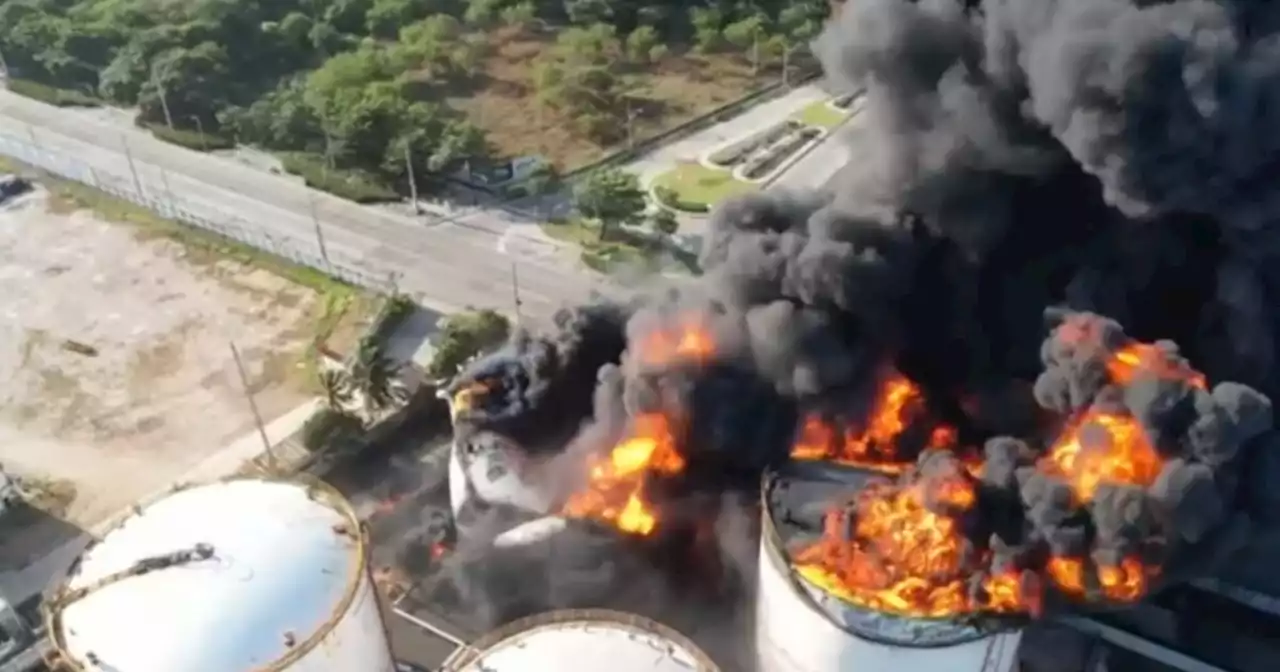 Incendio en Barranquilla tiene al barrio Las Flores sin energía, comercio y transporte público