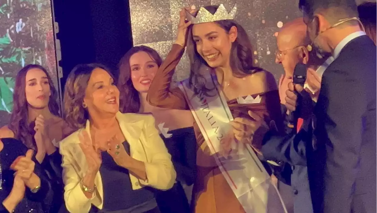 Lavinia Abate, la nuova Miss Italia: 'Oggi per vincere fa curriculum anche il dolore'