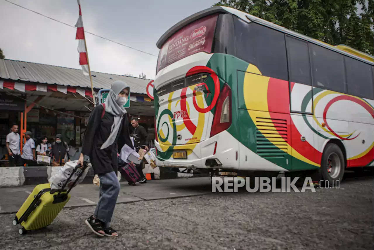 Dishub DKI Periksa Bus dan Pengemudi yang Layani Angkutan Natal |Republika Online