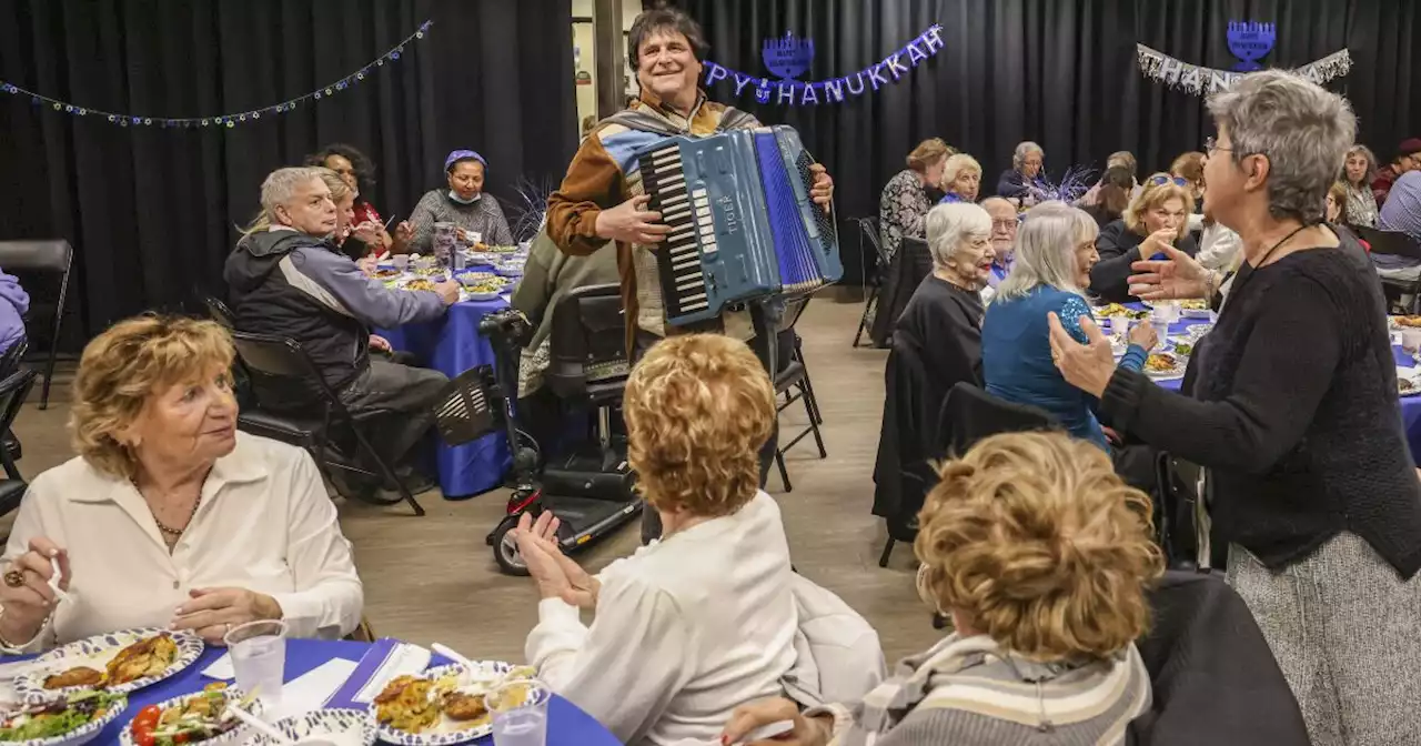 More than a hundred seniors celebrate Hanukkah in La Jolla during intergenerational celebration