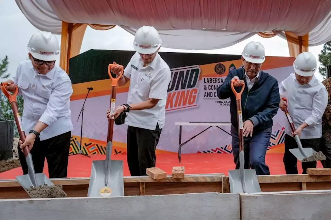 Groundbreaking Hotel Bintang Lima Pertama di Danau Toba, Sandiaga Uno: Buka Lapangan Kerja