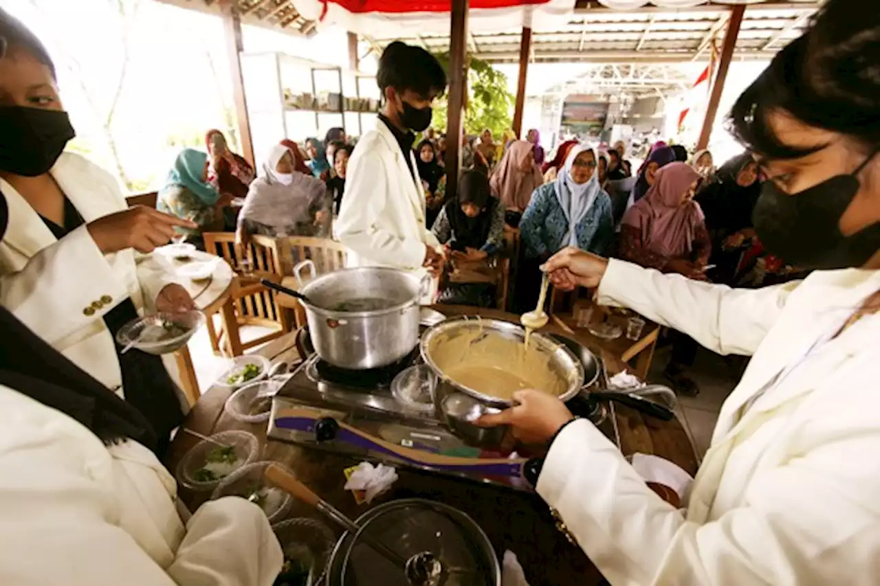 Didampingi FKIK UKSW, Warga Kadirejo Semarang Olah Porang Jadi Bakso & Nugget