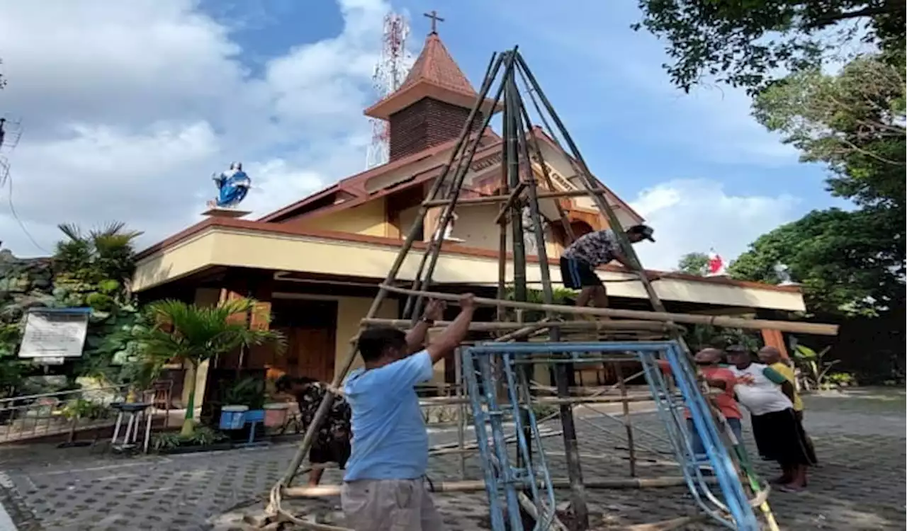 Sambut Natal, Umat Paroki Wedi Klaten Bikin Pohon Natal hingga Kumpulkan Beras