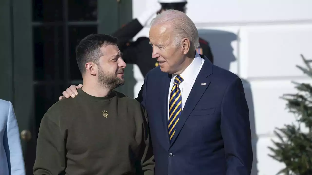 „Sie werden niemals alleine dastehen“: Biden sichert Selenskyj weiter die volle Unterstützung des Westens zu