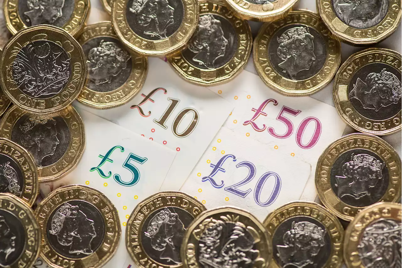 Thousands of families can claim up to £250 free cash this Christmas