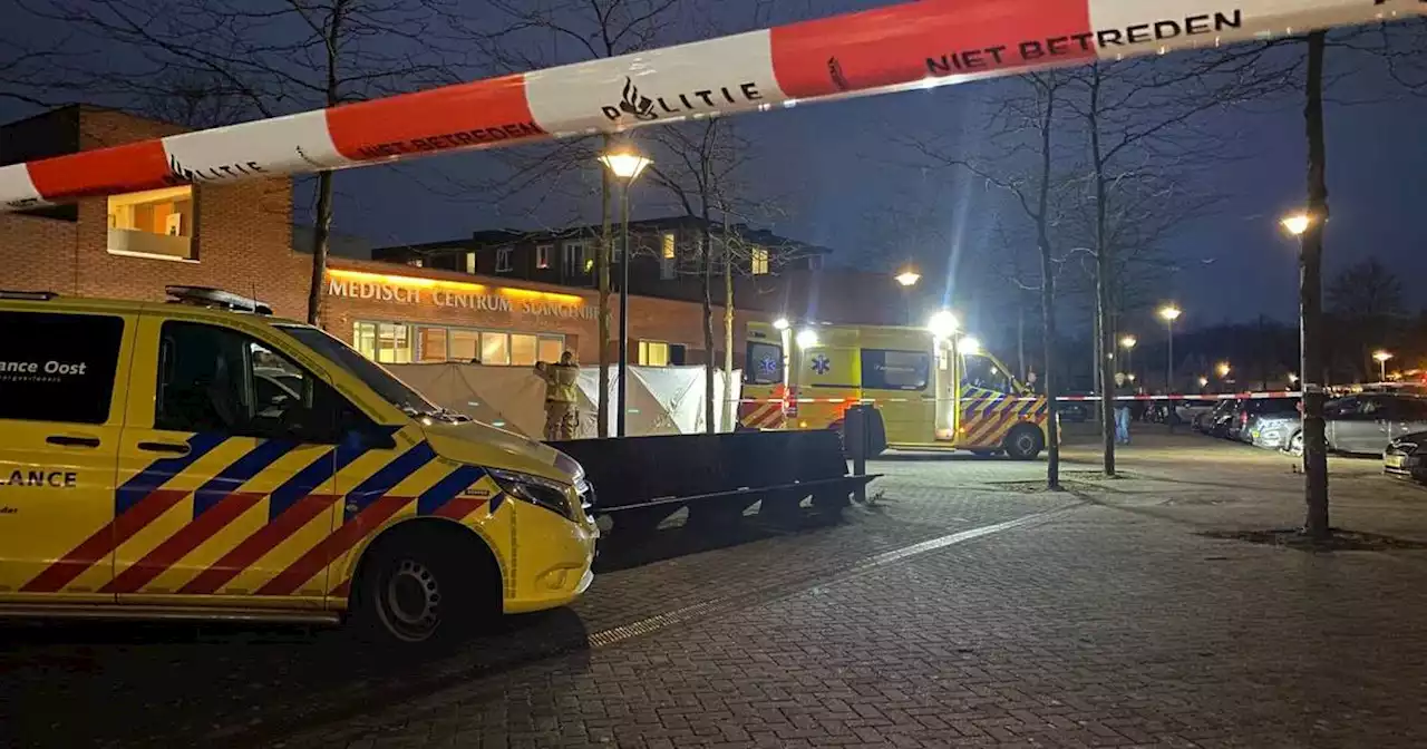 Man die overleed na botsing tegen medisch centrum in Hengelo werd eerst onwel, politieonderzoek afgesloten