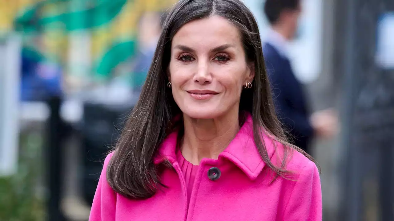 Le look royal du jour : la reine Letizia adopte la tendance Barbiecore