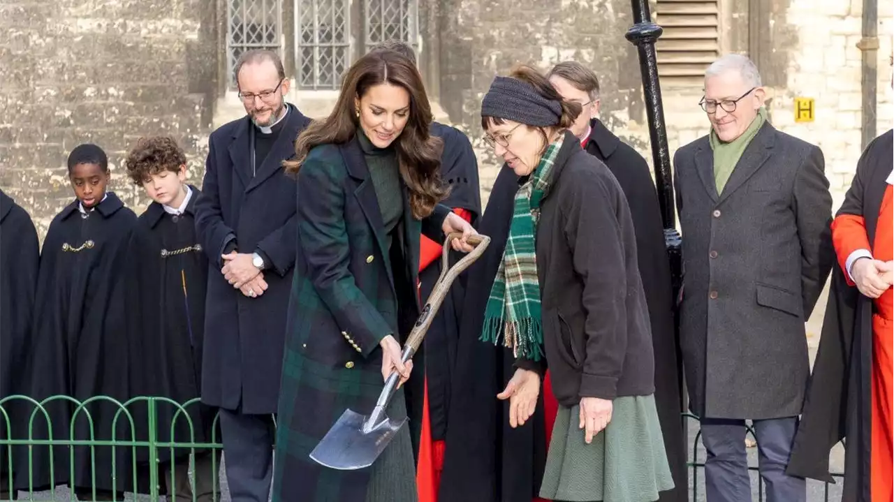 Kate Middleton e l'albero in ricordo della regina Elisabetta