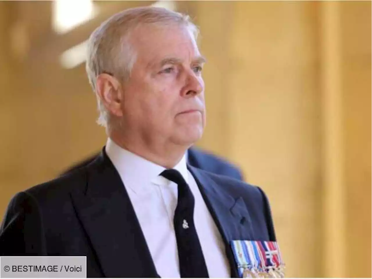 Prince Andrew déchu de ses titres : ce que Camilla Parker-Bowles va y gagner - Voici