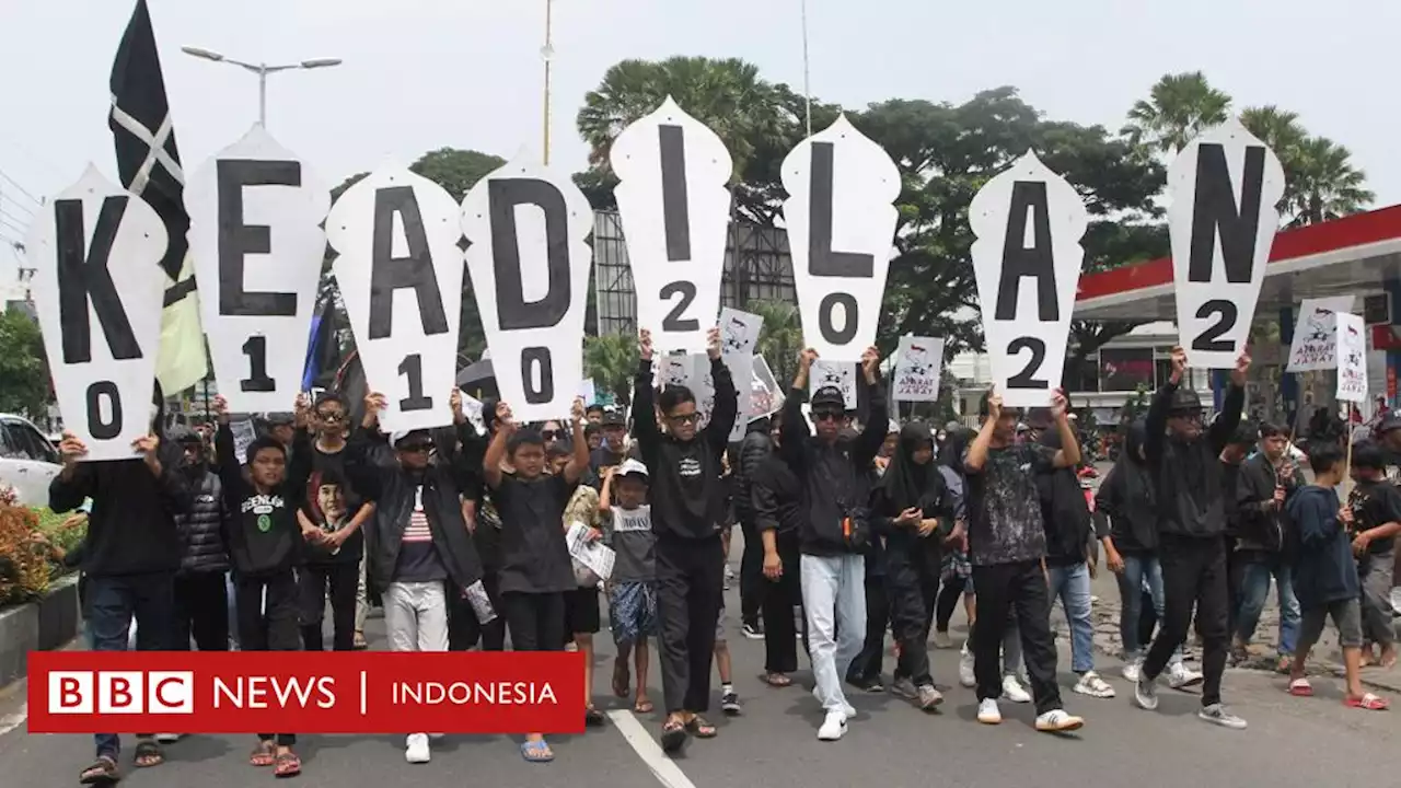 Tersangka tragedi Kanjuruhan bebas, keluarga korban desak Presiden Jokowi keluarkan perppu - BBC News Indonesia