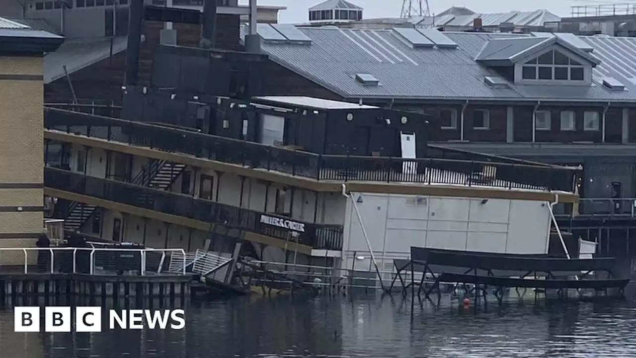 Lakeside Miller & Carter floating restaurant starts to sink