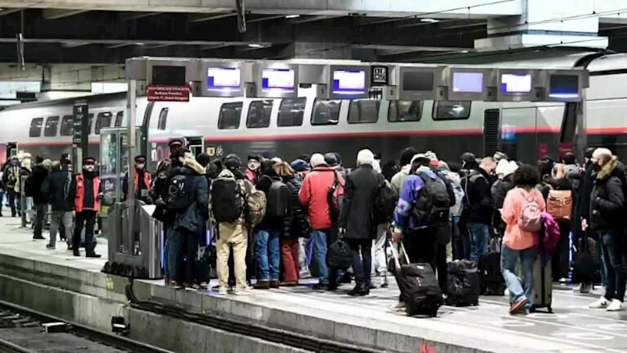 EN DIRECT - Grève à la SNCF: les syndicats signent l'accord, préavis levé pour le Nouvel An