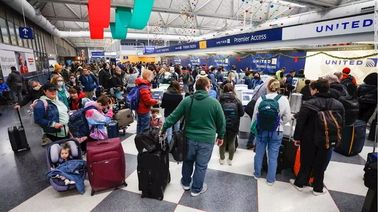 Friday flight cancellations top 3,000, disrupting holiday travel