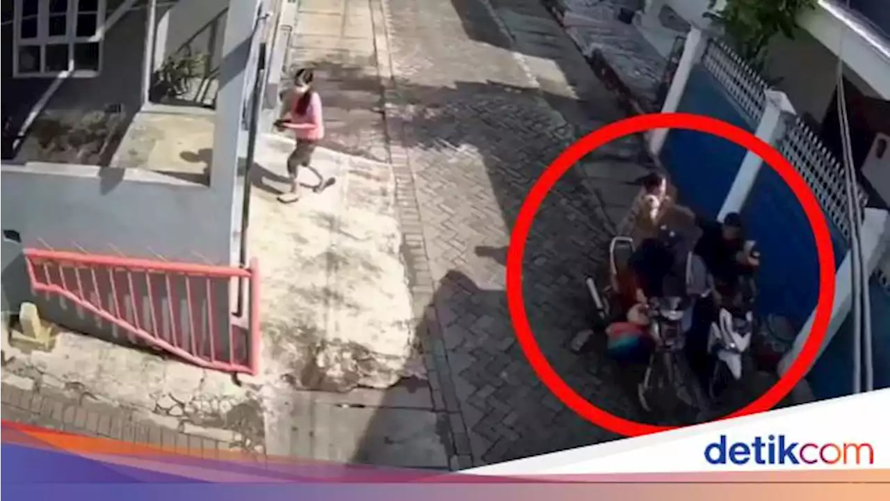 Emak-emak di Surabaya Kalungnya Dijambret hingga Terseret