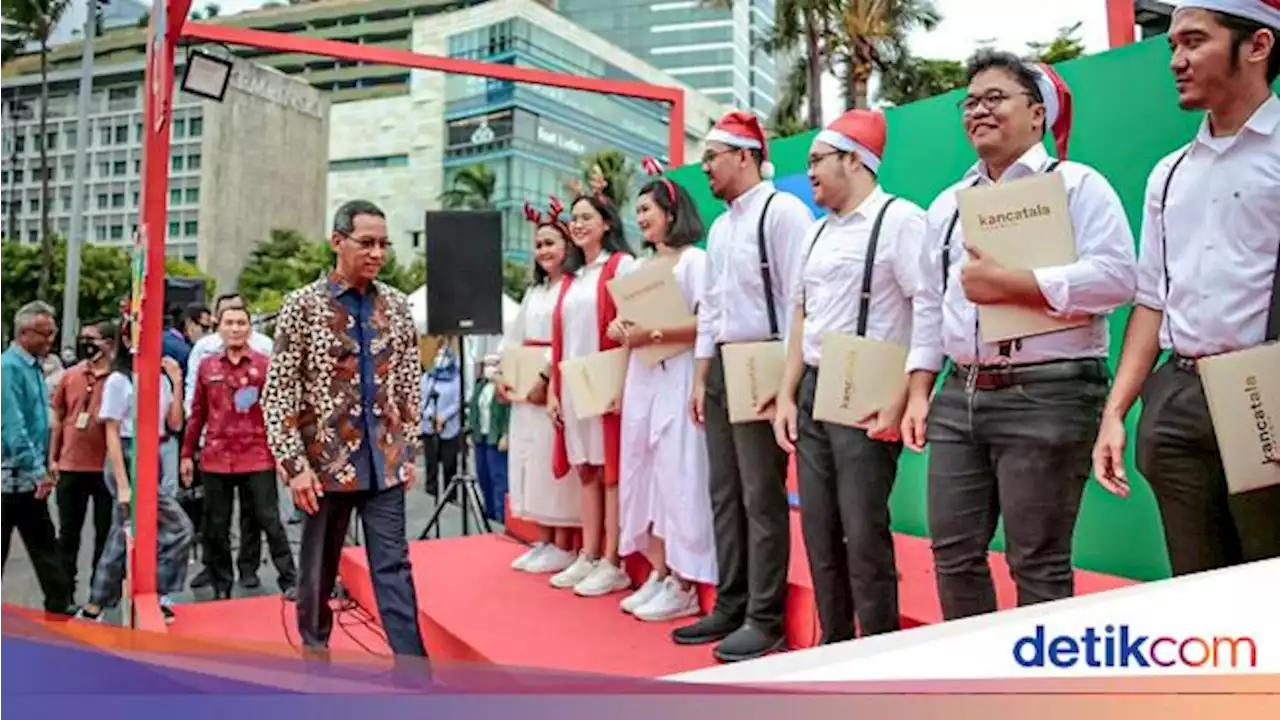 Momen Heru Budi Tinjau Christmas Carol di Bundaran HI