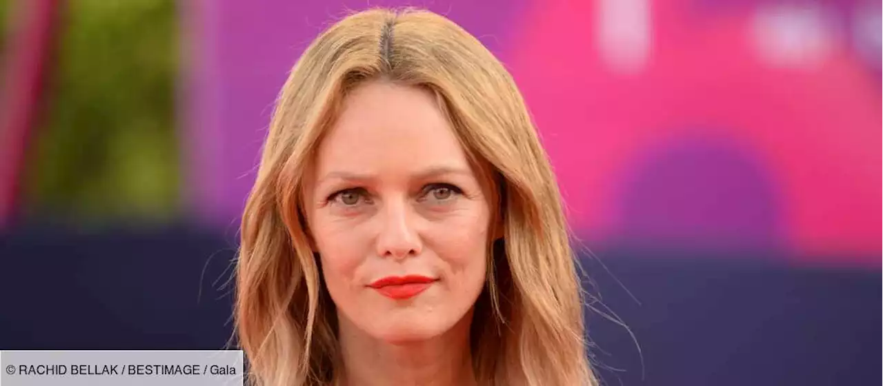 PHOTOS – Vanessa Paradis fête ses 50 ans : découvrez son évolution physique - Gala