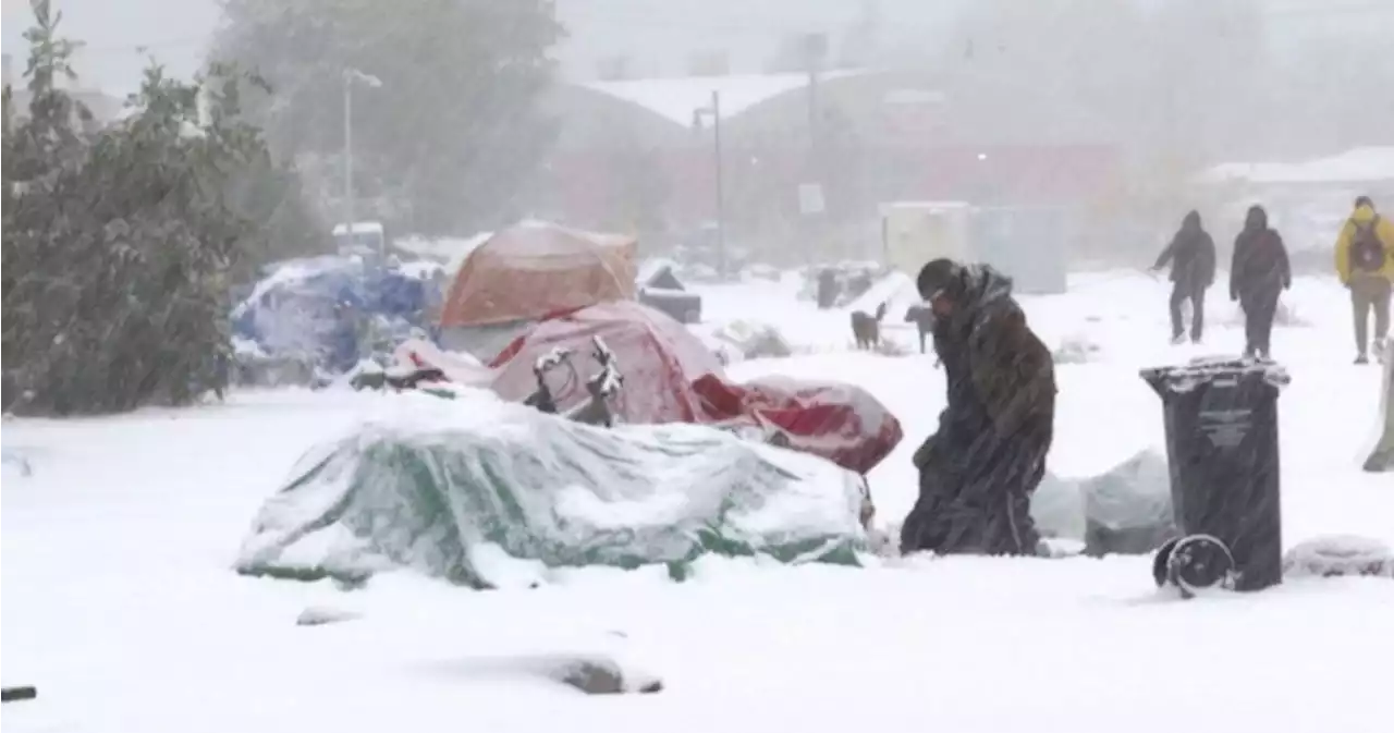 Second warming bus donated by citizens to help Kelowna’s homeless during cold snap - Okanagan | Globalnews.ca