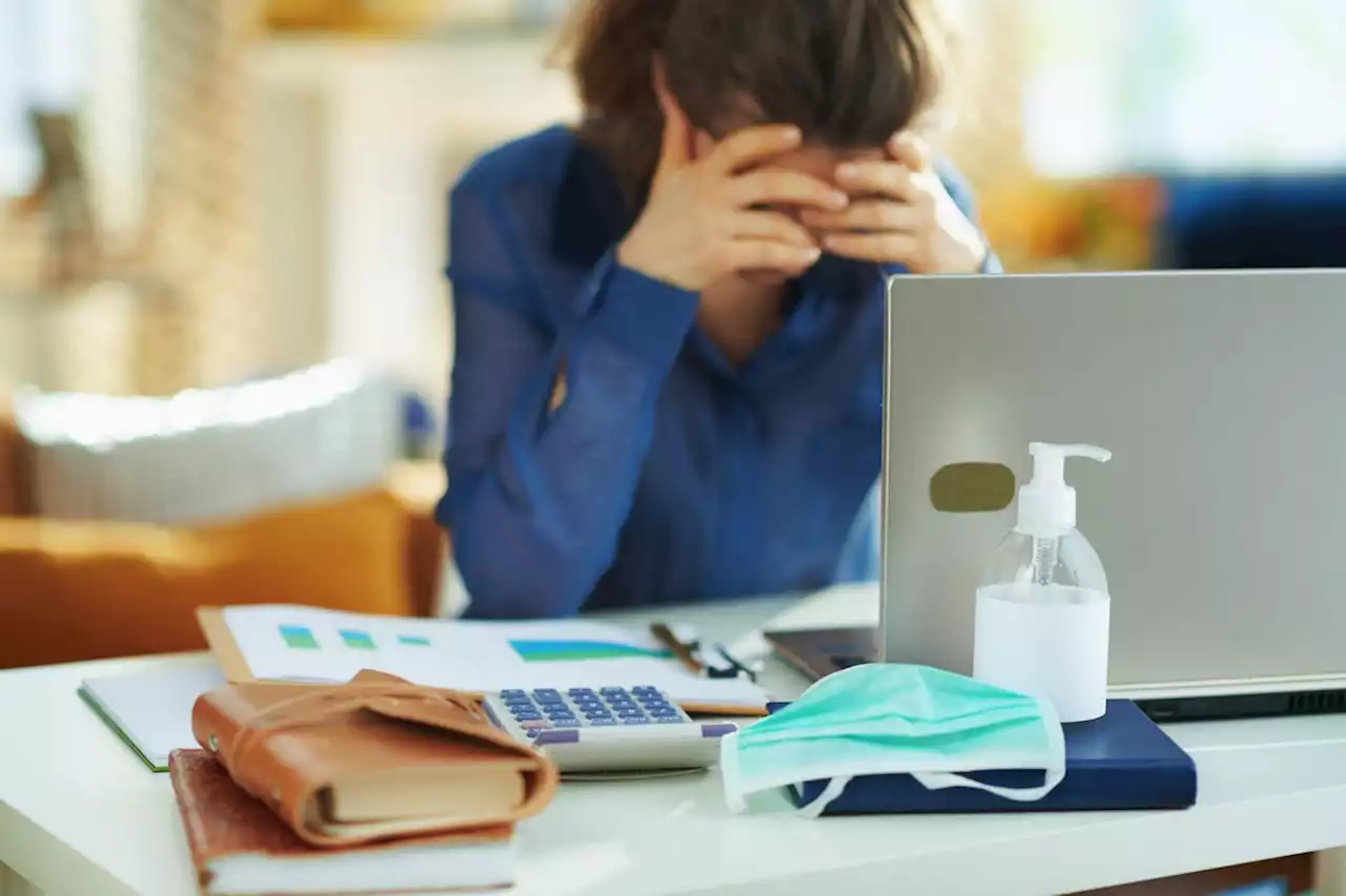 While most Canadians prefer working from home, survey highlights warning signs for younger employees