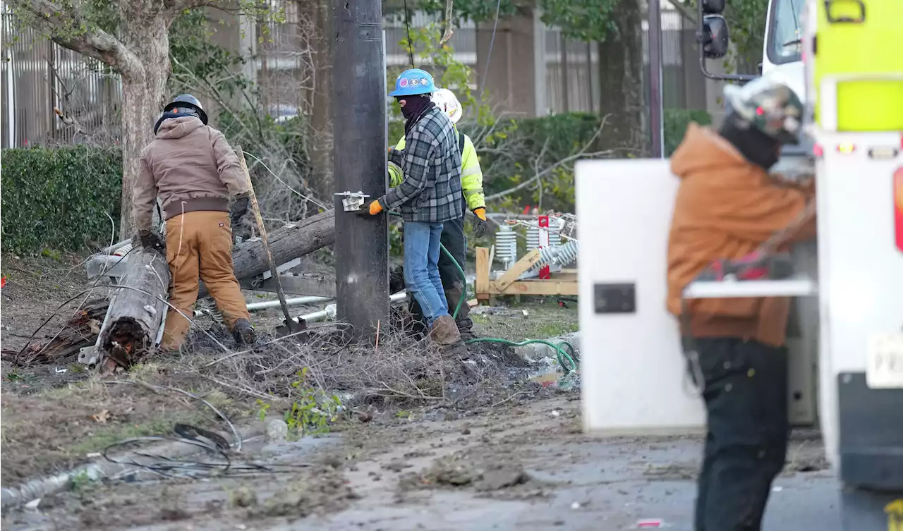 Houston freeze live updates: Demand for power expected to peak Friday morning, canceled flights spike