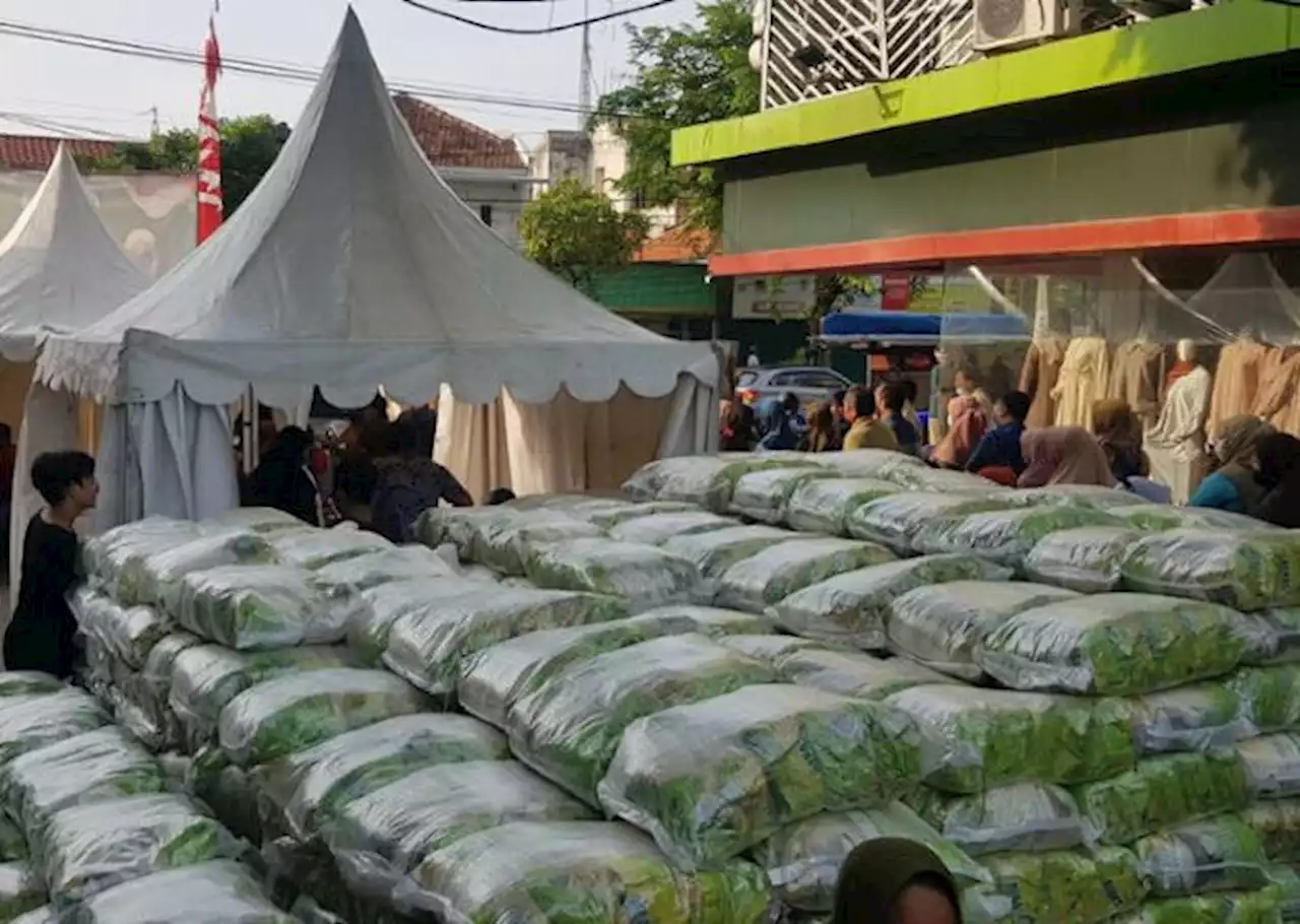 Siapkan Natal, Pemprov Jatim Kirim 300 Ton Beras ke Seluruh Wilayah