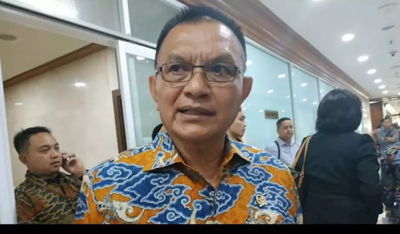 Bilang Internal PDIP Ribut karena Hasil Survei Puan Anjlok, Sekjen Golkar Minta Maaf