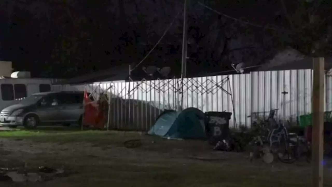 Homeless man dies after falling into fire pit while trying to stay warm in Houston’s Third Ward, police say