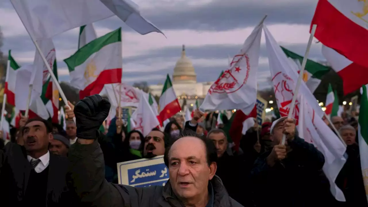 La marcia silenziosa dei giovani di Teheran. La Biennale di Venezia: “Liberate Alidoosti”