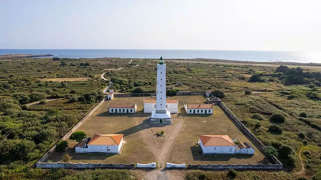 Le clos du Grand phare de l'Ile d'Yeu, lauréat vendéen 2022 du Loto du patrimoine