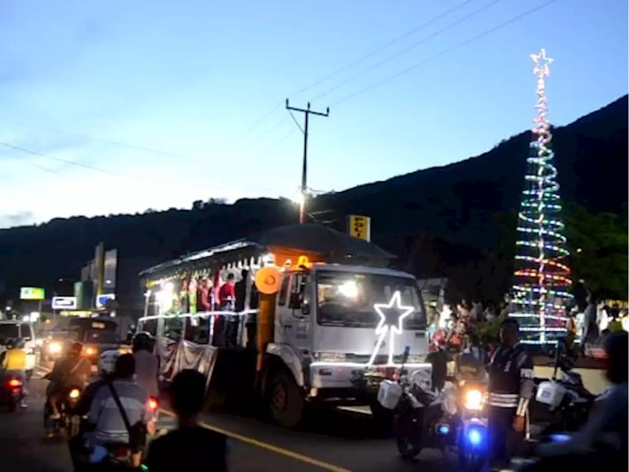 Semarak Natal, Fanfare Santa Caecilia Bermusik Keliling Kota Larantuka