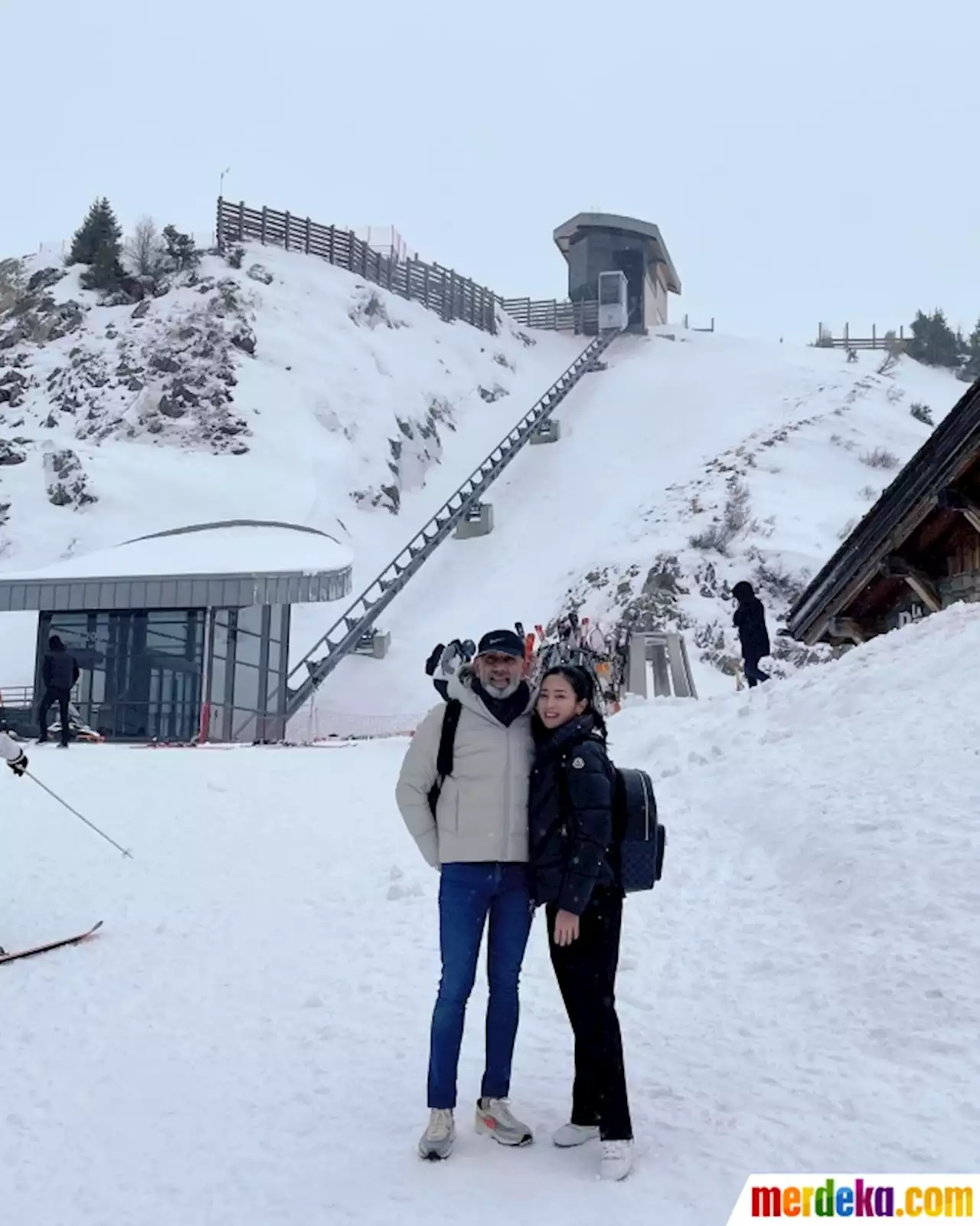 Foto : 7 Momen Keseruan Bunga Zainal & Keluarga Liburan di Swiss, Asyik Banget Main Salju | merdeka.com