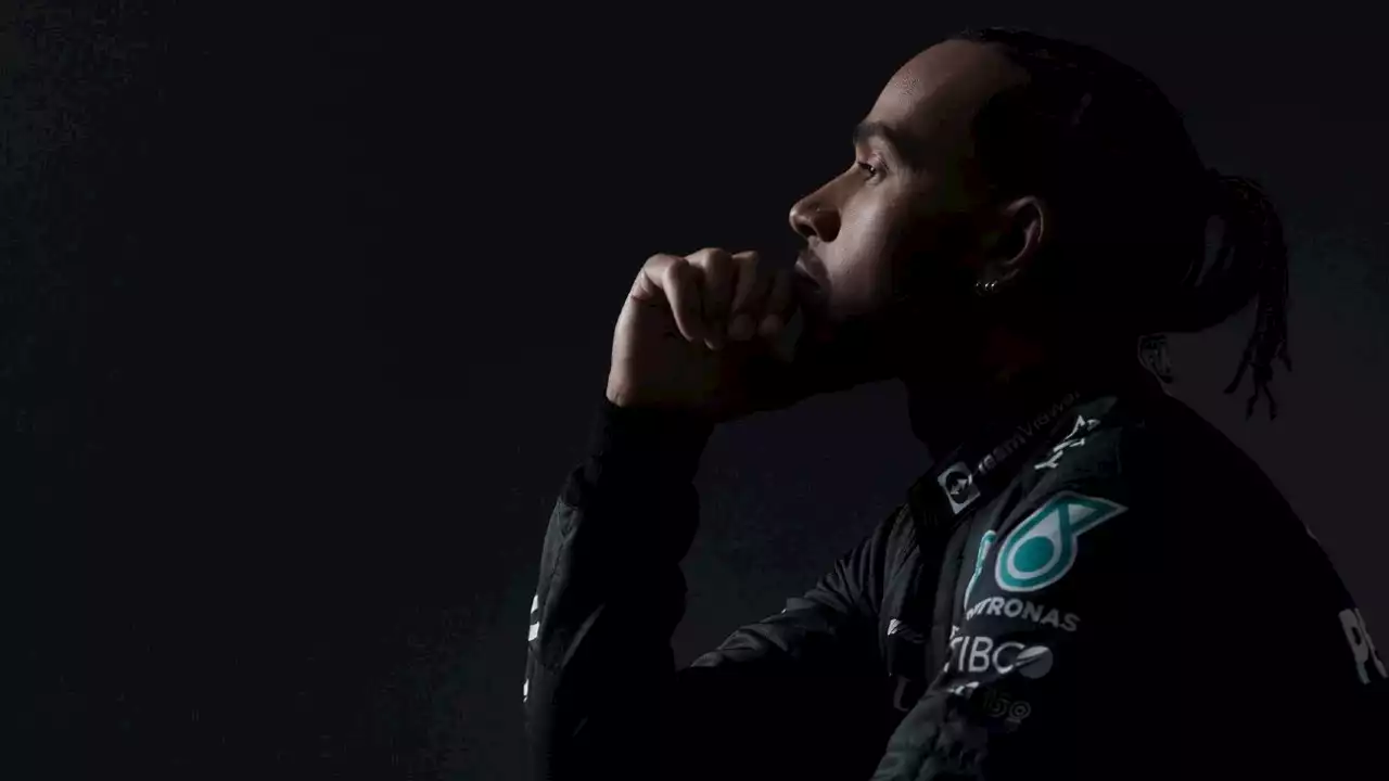 Hamilton vê 2022 'empoderador' após raro ano sem vitórias na carreira