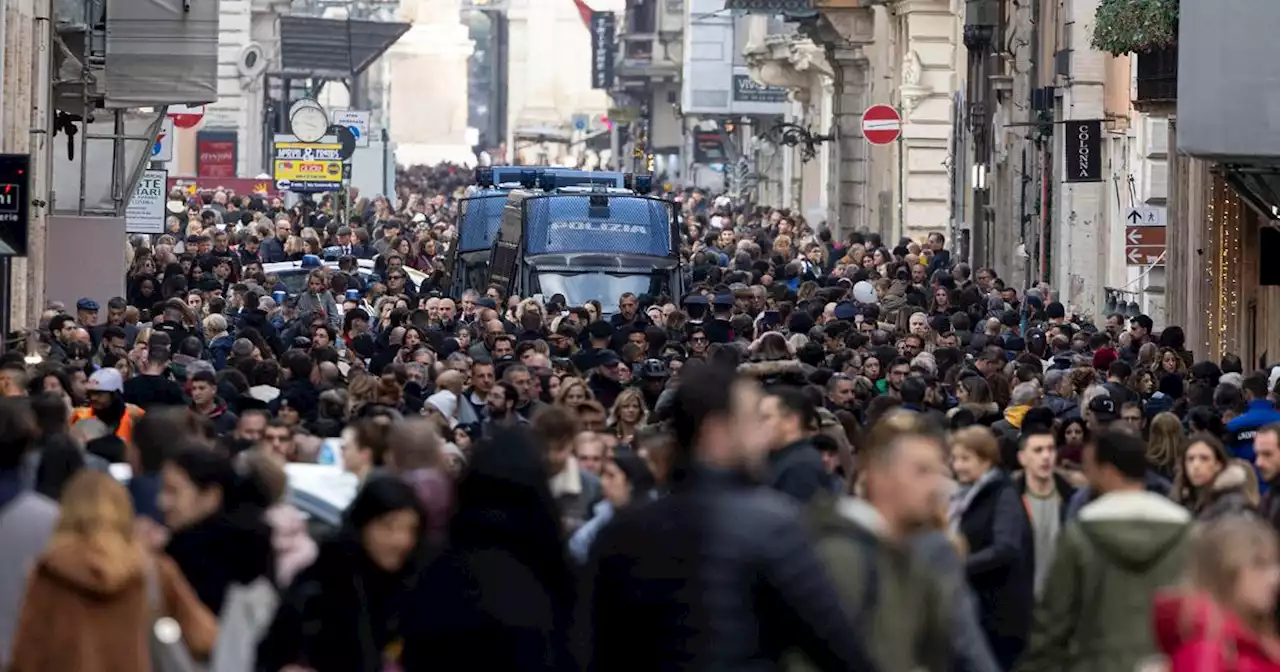 Roma, identificato l'uomo sospettato di avere punto 40enne con una siringa vicino a via del Corso