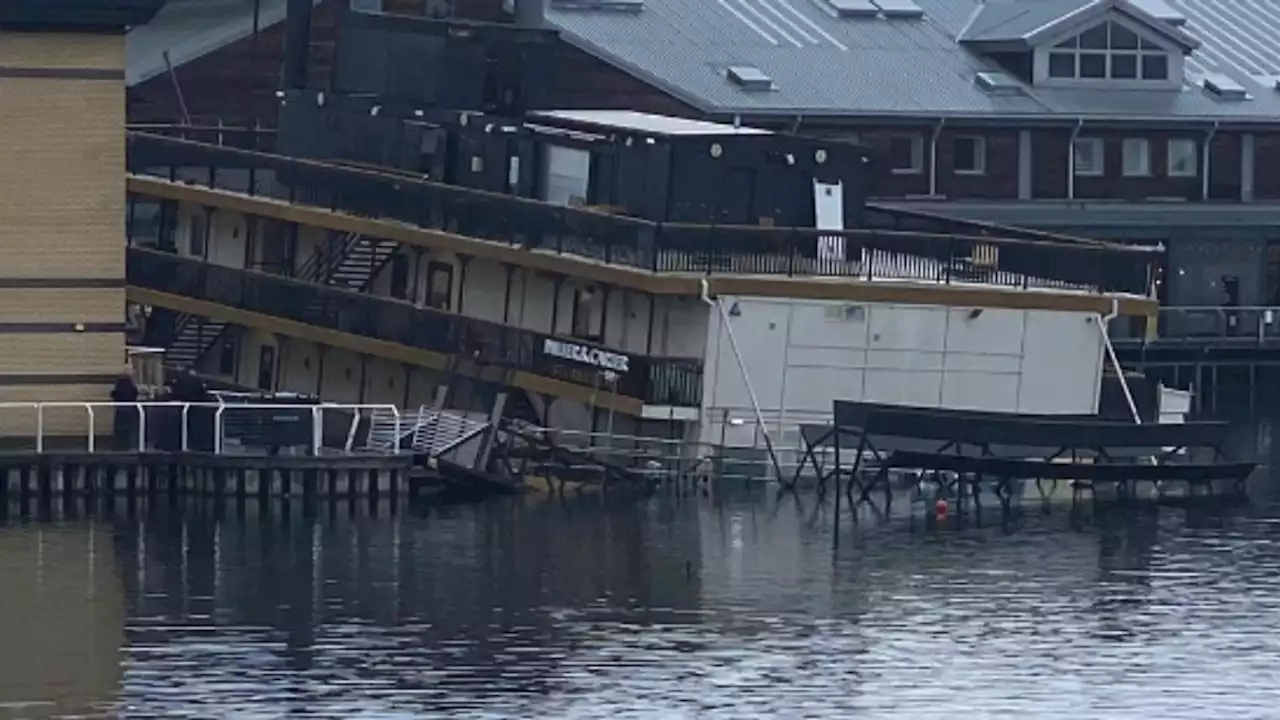 Miller & Carter floating restaurant sinking at Lakeside Shopping Centre