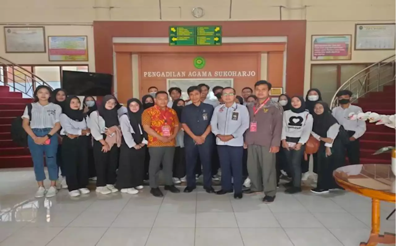 Mahasiswa Fakultas Hukum & Bisnis UDB Solo Kuliah Lapangan ke PA Sukoharjo