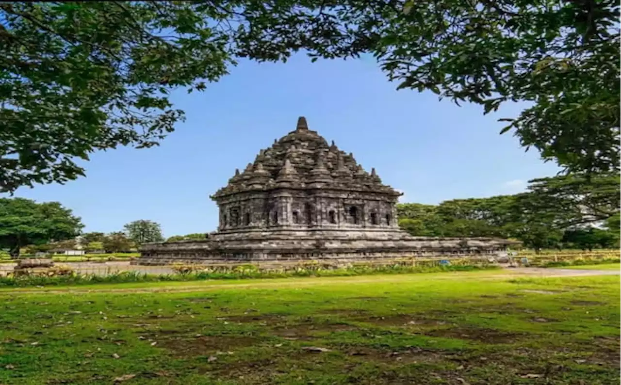 Menengok Pesona Bangunan Tinggi dan Ramping di Candi Bubrah Prambanan Klaten