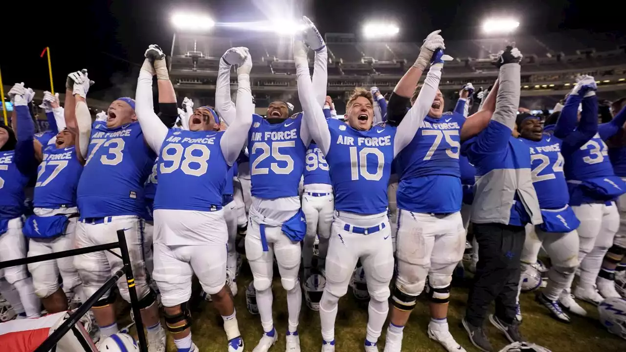 Air Force beats Baylor 30-15 in chilly Armed Forces Bowl