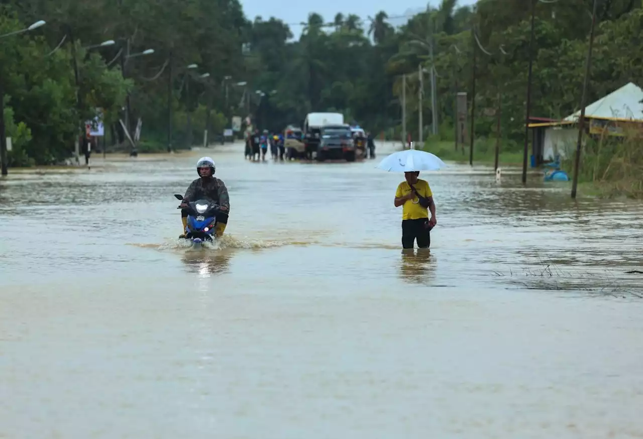 Floods: Selangor, Sarawak latest affected, drop in number of victims in T'ganu, Kelantan