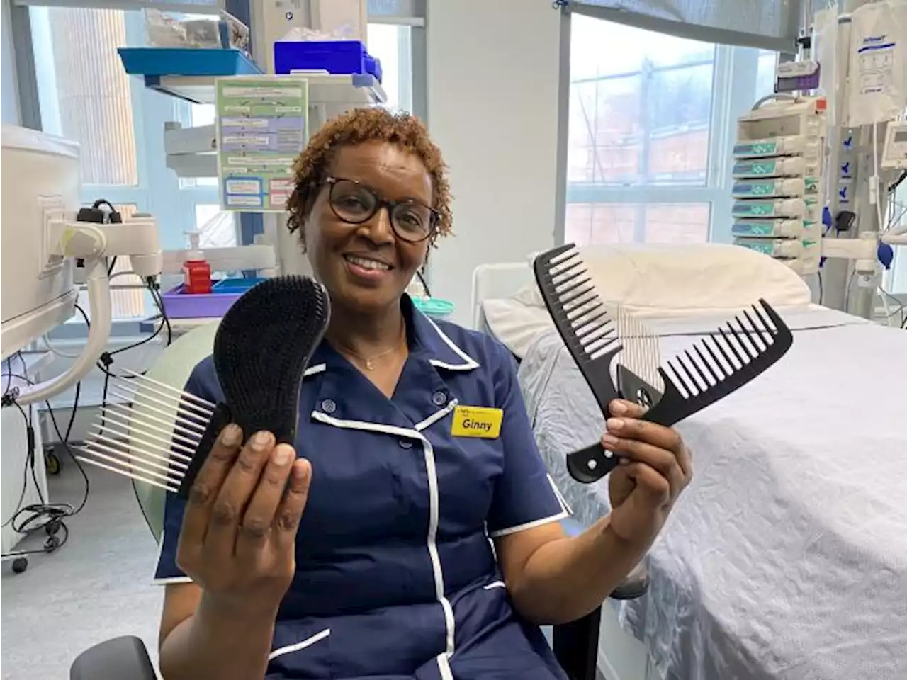 Nurse gives away combs to help black patients look after their Afro hair