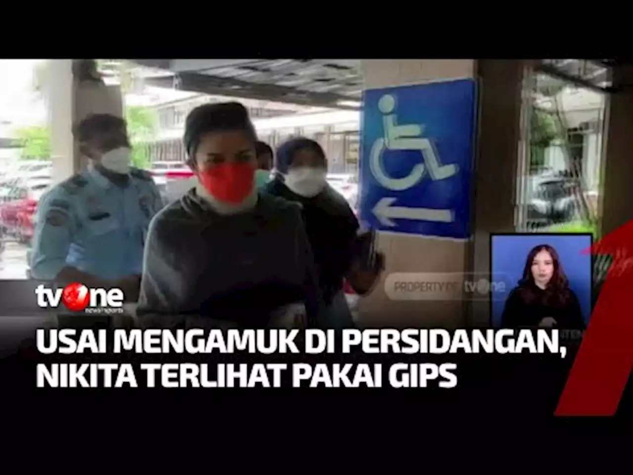 Kenakan Gips, Nikita Mirzani Dirujuk ke RS Di Bintaro - tvOne