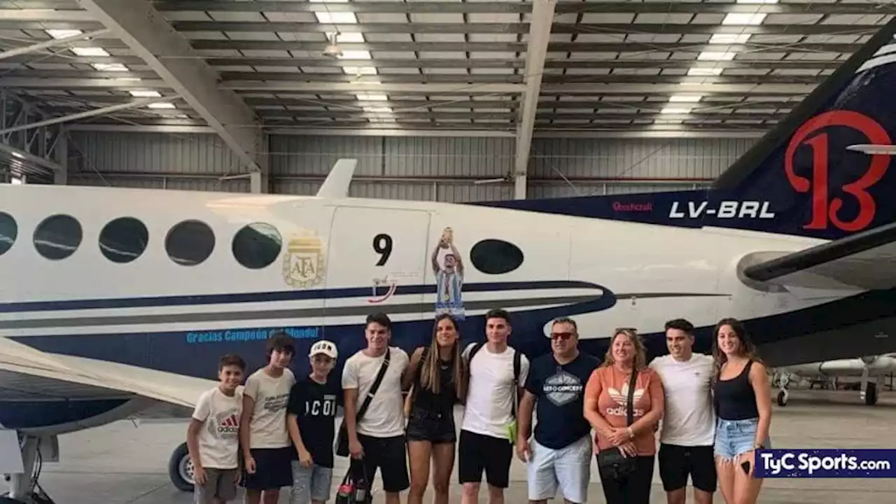 La curiosidad del avión que llevó a Julián Álvarez a Calchín - TyC Sports