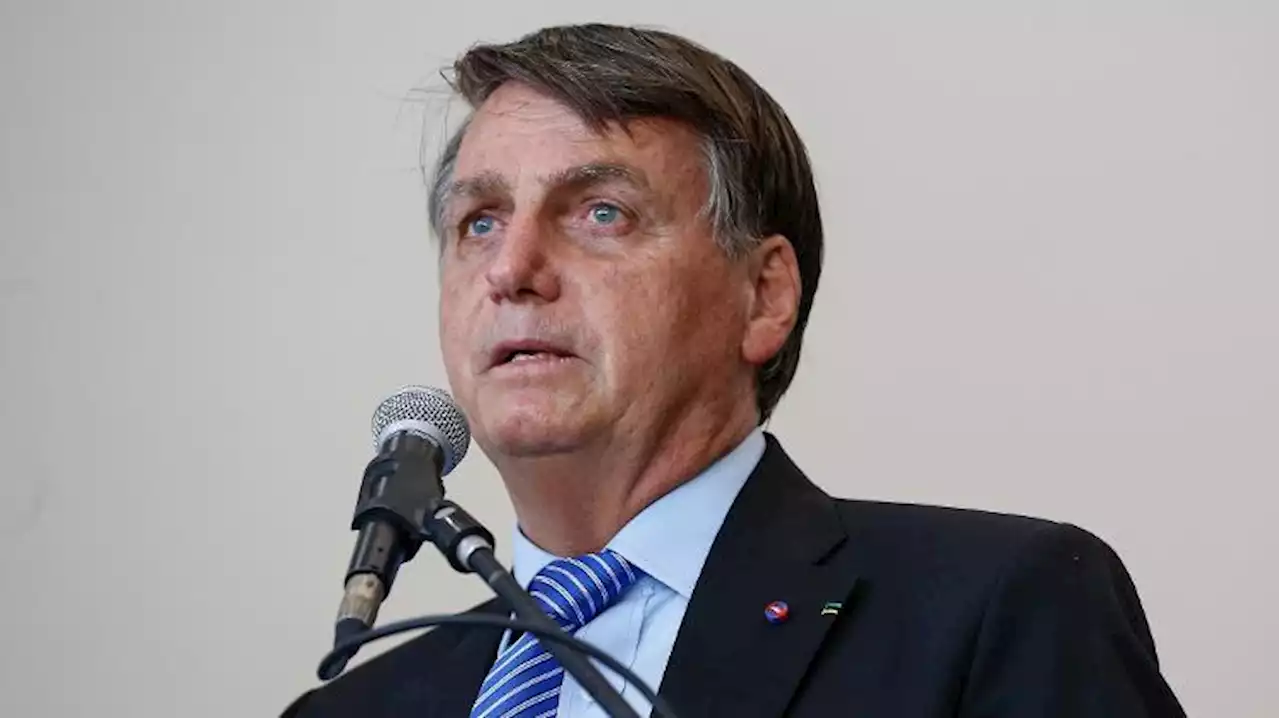 Bolsonaro concede indulto natalino para militares e policiais