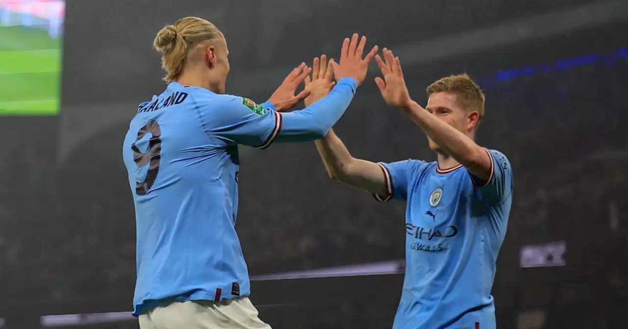 Aké matchwinner, De Bruyne swingt: WK-gangers helpen City langs Liverpool