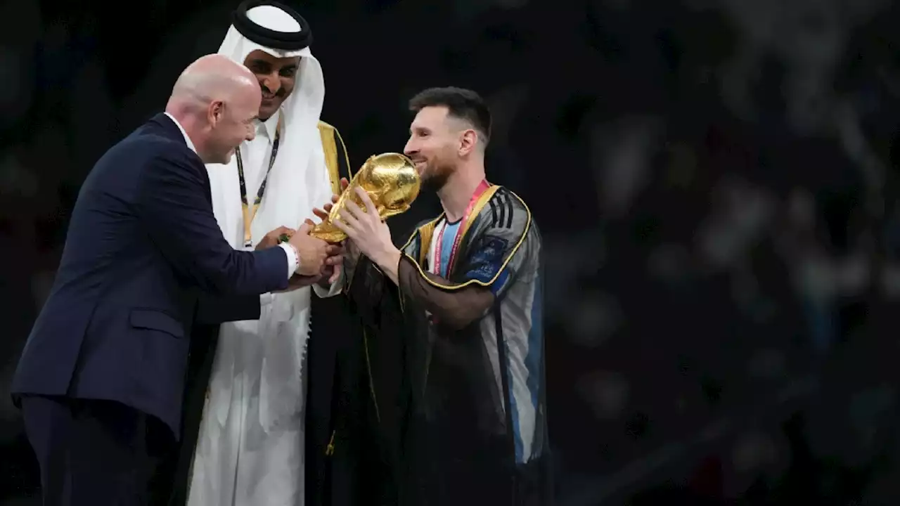 Lionel Messi kan veelbesproken mantel voor een miljoen euro verkopen