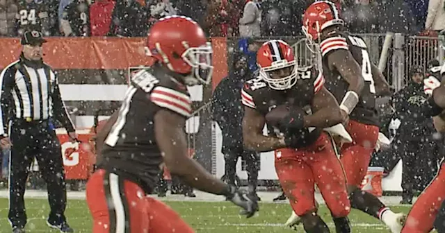 Browns tight end David Njoku lives up to promise to warm up shirtless  before Saints game 