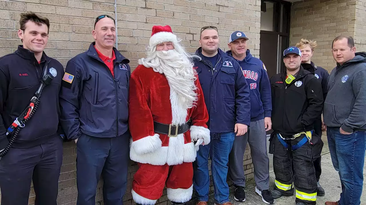 A Christmas tradition: Wildwood firefighters help Santa deliver stockings to students