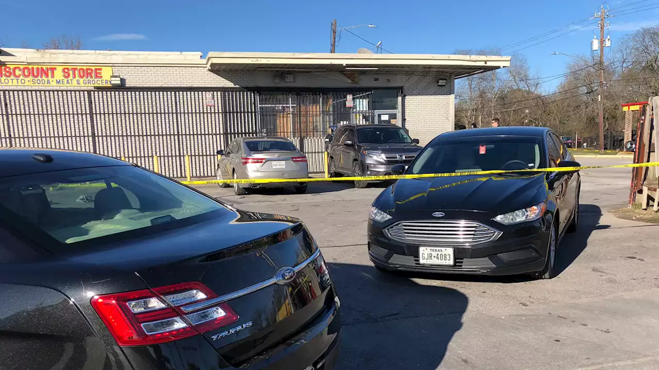 Man fatally shot during altercation outside northeast Houston convenience store, police say