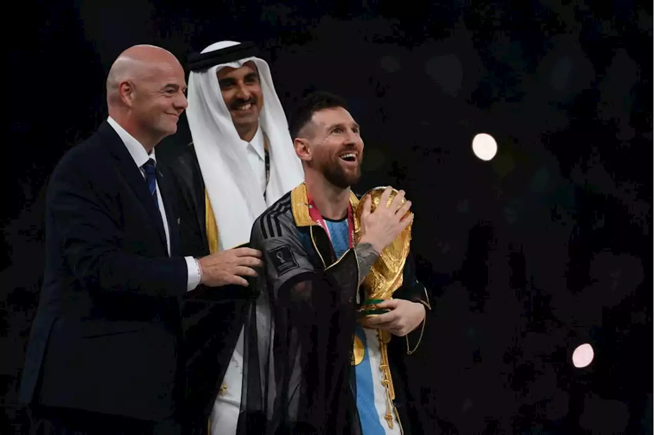 Messi e l'offerta choc: un milione di dollari per l'abito arabo