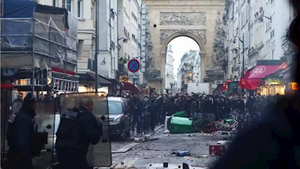 El atacante de París le dijo a un policía que actuó así porque es 'racista'