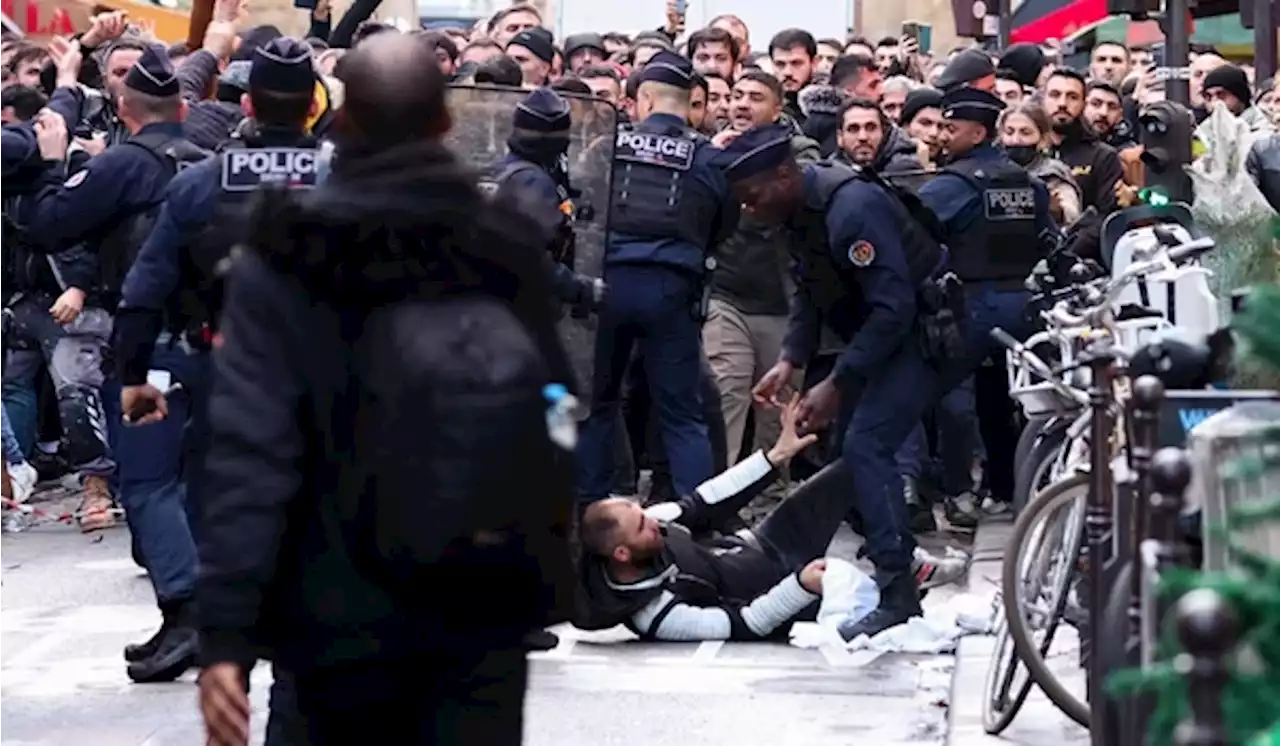 Demonstran Kurdi Bentrok dengan Polisi setelah Penembakan di Paris