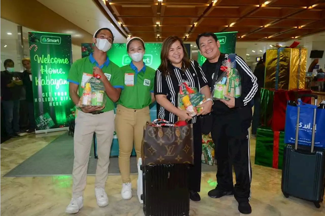 Smart welcomes returning OFWs home with special Christmas treats - BusinessMirror